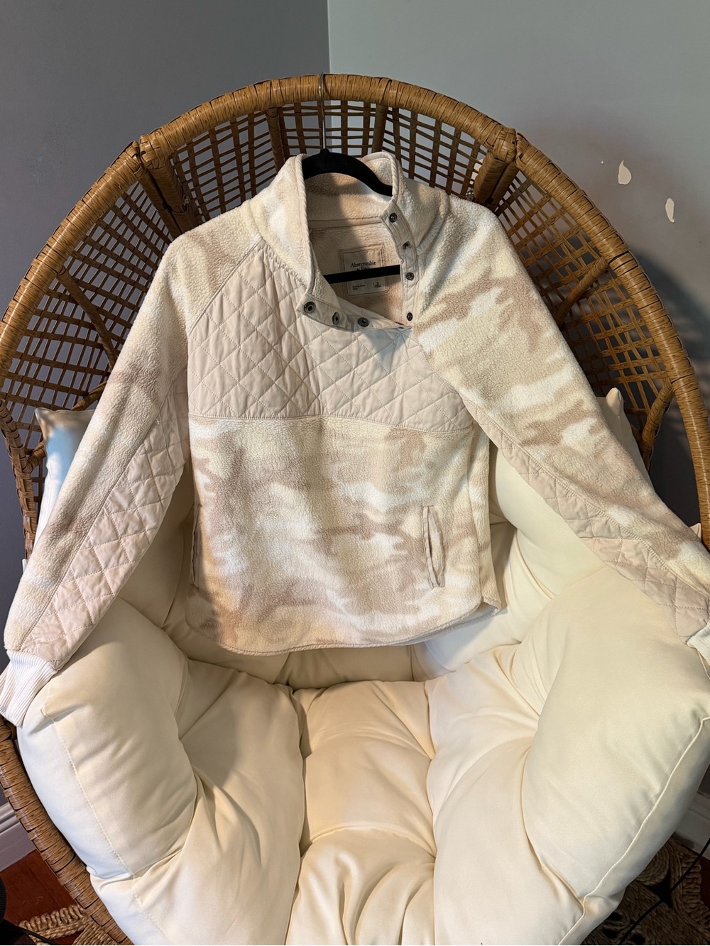 Abercrombie & Fitch Cream Quilted Pullover Fleece Sweatshirt